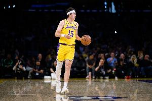 里夫斯:我们今天未按预期的方式打球 但最终还是找到了赢球方法 - 资讯配图