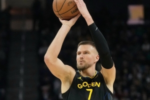 波津：年轻人跟着老将能学很多东西 我早期就是模仿甜瓜的中距离 - 资讯配图