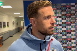 亨德森:本·怀特遭遇嘘声,我们会进行内部处理也会继续支持他 - 资讯配图