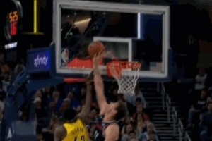 关键判罚！大洛篮下补防大帽西亚卡姆上篮干扰球 快船挑战成功 - 资讯配图