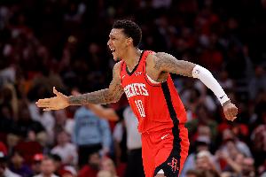 今天打得可以！小史密斯16中7拿下21分16板4助1帽 5前场板 - 资讯配图