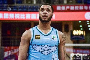 还是得靠你！韦瑟斯庞半场10中7&三分3中2高效砍下21分3助 - 资讯配图