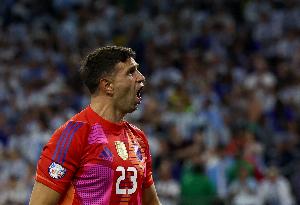 大马丁:还好欧美杯取消了,若我们像今天这样踢肯定输球 - 资讯配图