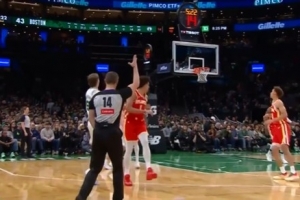 里外里20分！谢尔曼三分颠进 绿军从落后老鹰16分变成领先4分 - 资讯配图