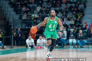 苦苦支撑！威尔斯7中6砍半场最高17分 三分5中4 - 资讯配图