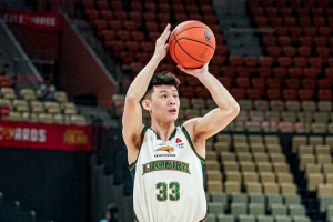 手感冰凉!王岚嵚半场4中0一分未得还有3犯规 正负值-14最低 - 资讯配图