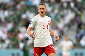 波兰主帅谈泽林斯基伤情:队医没说有严重的情况,可能是遭遇挫伤 - 资讯配图