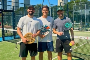 邮报:阿莫林与好友曼城总监维亚纳打板球,享受休闲时光 - 资讯配图