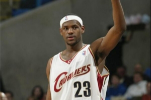 布泽尔：没人料到幼詹一进NBA就这么强 首次合练我们就认定他最强 - 资讯配图