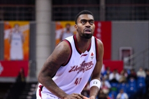 兢兢业业！达卡里·约翰逊拿17分12板 达米安·琼斯得14分6板 - 资讯配图