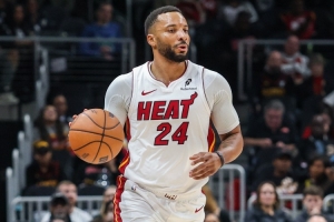 稳定输出！鲍威尔10投5中&罚球3中3得15分3板2助1帽 正负值-12 - 资讯配图