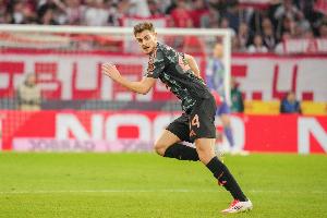 弗罗因德：斯坦尼西奇如今拿出了最巅峰状态，他对拜仁很重要 - 资讯配图