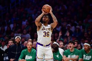 雷迪克：斯玛特的臀部和脚踝都受伤了 他的伤情正在逐步改善 - 资讯配图