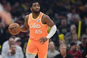 躺得也太平了！米切尔10中1仅拿到6分4板6助4断 - 资讯配图