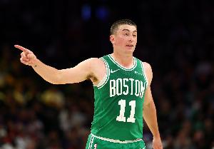 鸭王无敌！普理查德三节23分钟18中12砍32分 三分9中6 - 资讯配图