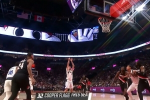 秀啊！弗拉格连续胯下晃过克里斯·穆雷 丝滑跳投2+1 - 资讯配图