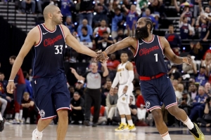 巴图姆:哈登被交易让我吃惊 他是史上最佳之一 经常一人扛起全队 - 资讯配图