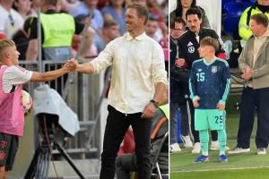 卡尔4年前作为拜仁球童与纳帅握手，如今在纳帅德国队麾下首秀 - 资讯配图