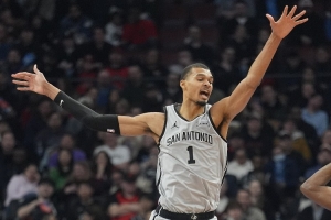 Skip：文班防守如此恐怖为何没转化为胜利？他并不总是全力以赴 - 资讯配图