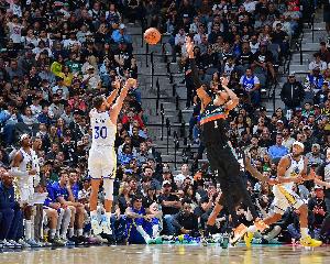 美媒:本赛季仅库里对阵马刺砍下过45+分 而且做到过两次 - 资讯配图