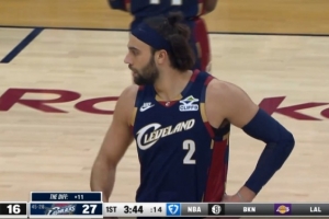 力战旧主！斯特鲁斯外线开炮 连中4记三分助骑士保持优势 - 资讯配图