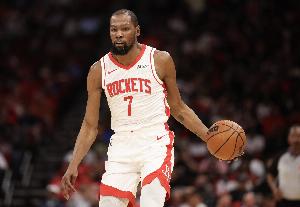 看看下半场怎样！杜兰特首节3中2&次节4中1 半场拿到8分5板6助 - 资讯配图