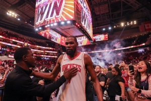 肯扬·马丁：KD仍能场均25分 未来2、3年他就是历史前3的得分手 - 资讯配图