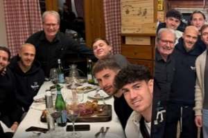 罗体:意大利多名球员聚餐放松,维卡里奥现身引发转会国米传闻 - 资讯配图