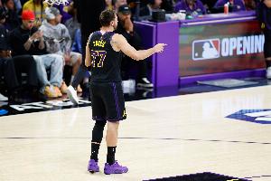 东契奇谈又砍40+:我按我的方式打球尽量突破 因为三分手感看情况 - 资讯配图