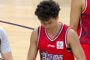 媒体人：张文杰将FMVP级别的赵继伟限制到7投1中 下赛季大有可为 - 资讯配图