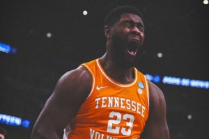 田纳西76-62爱荷华州立晋级八强 阿门特10中6砍下18分4板3助2帽 - 资讯配图