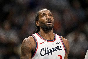 表现平平！伦纳德半场12中5拿到11分4板 三分3中1 - 资讯配图