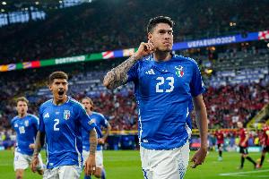 意天空记者:巴斯托尼对阵波黑将继续首发,意大利离不开他的特点 - 资讯配图