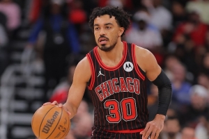 全面输出！特雷·琼斯12投8中&罚球4中4 得到21分7板9助1断1帽 - 资讯配图