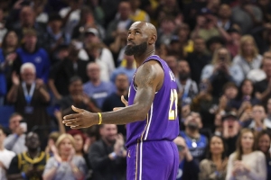 香波特：詹姆斯瞄准冠军是不切实际的幻想 但这是成就伟大必须的 - 资讯配图