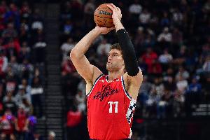 老骥伏枥!大洛首发33分钟 11中6&三分6中3砍下16分9板4助2帽 - 资讯配图