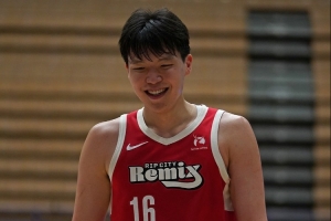 媒体人：杨瀚森下半场调整回来 末节表现尤为出色 扮演了关键先生 - 资讯配图