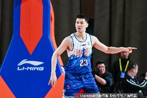 高效终结!阿不都沙拉木半场5中4拿到10分6板3助 罚球2中2 - 资讯配图