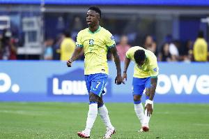 ESPN：维尼修斯肌肉不适缺席训练，预计29日参加巴西合练 - 资讯配图