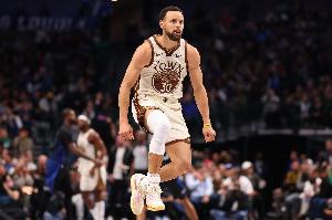 里弗斯:库里是这个时代最具颠覆性的球员之一 詹库杜仍统治联盟 - 资讯配图