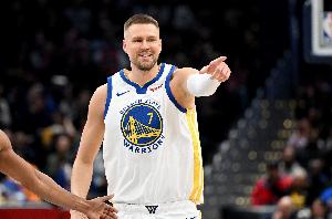 波尔津吉斯：五记三分有运气成分 对关键时刻掌控进攻很有信心 - 资讯配图