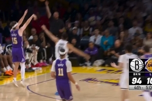 无限猖狂！里夫斯追身三分再度命中 助湖人领先9分打停篮网 - 资讯配图