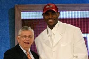 布泽尔：幼詹像一阵旋风 无人问津的骑士选中他后每场都全美直播 - 资讯配图