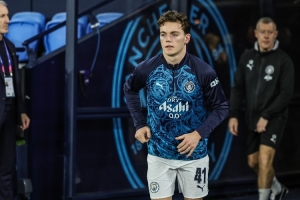 曼晚：尼潘在U21队发挥十分亮眼，曼城将为他寻找下赛季租借去处 - 资讯配图