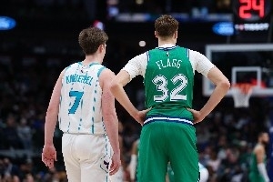 独行侠基石vs黄蜂神射！弗拉格与克尼佩尔谁能赢得最佳新秀之争？ - 资讯配图