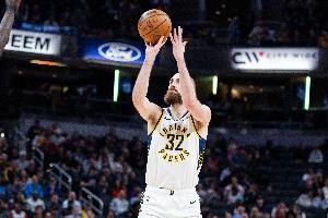 托平谈赫夫两罚不中:这种情况时有发生 他每天都练得很努力 - 资讯配图