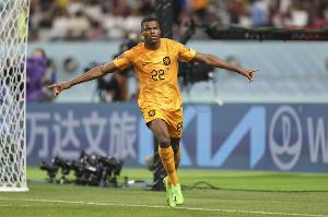 邓弗里斯：库普梅纳斯喜欢内切，这让我在边路获得更多空间 - 资讯配图