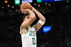 球队领袖回归！塔图姆复出至今出战10场 凯尔特人8胜2负 - 资讯配图