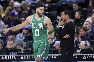 马祖拉：只要塔图姆保持侵略性 正确阅读比赛抢篮板 他会越来越好 - 资讯配图