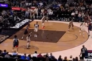 独宠一人？追梦被吹三分犯规示意挑战 科尔应允但挑战失败 - 资讯配图